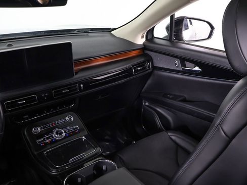 Used 2023 Lincoln Nautilus Reserve AWD/4WD image 35