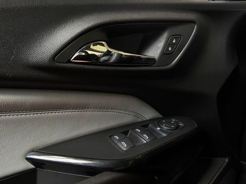Used 2025 Chevrolet Trax LT FWD image 19