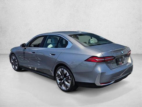 Certified 2025 BMW 530i image 8