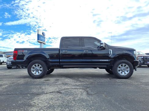 Certified 2020 Ford F250 Platinum w/ FX4 Off-Road Package image 4