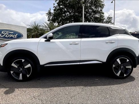 Used 2025 Nissan Kicks SR image 3