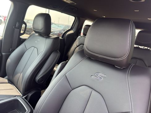 New 2026 Chrysler Pacifica Select w/ S Appearance Package FWD image 28