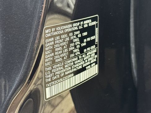 Used 2020 Volkswagen Atlas Cross Sport SEL Premium R-Line image 29