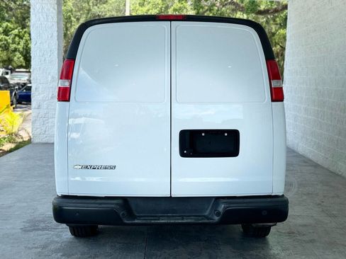 Used 2017 Chevrolet Express 3500 Extended image 5