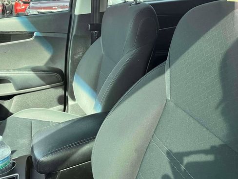 Used 2019 Kia Sorento LX image 5