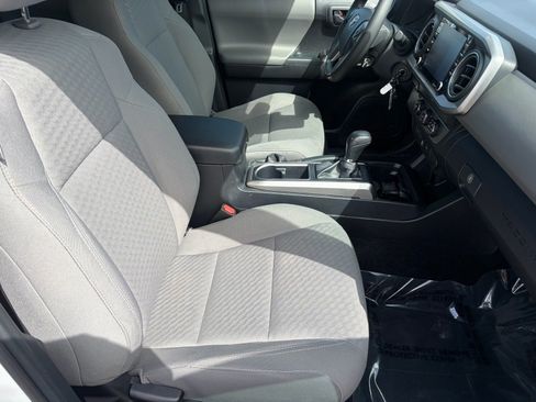 Used 2020 Toyota Tacoma SR5 RWD image 31
