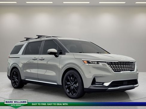 Used 2022 Kia Carnival SX Prestige FWD image 1
