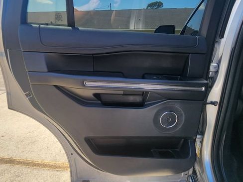 Used 2020 Ford Expedition XLT w/ Equipment Group 202A AWD/4WD image 18