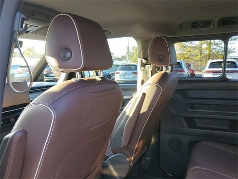 New 2025 Volkswagen ID. Buzz Pro S image 8