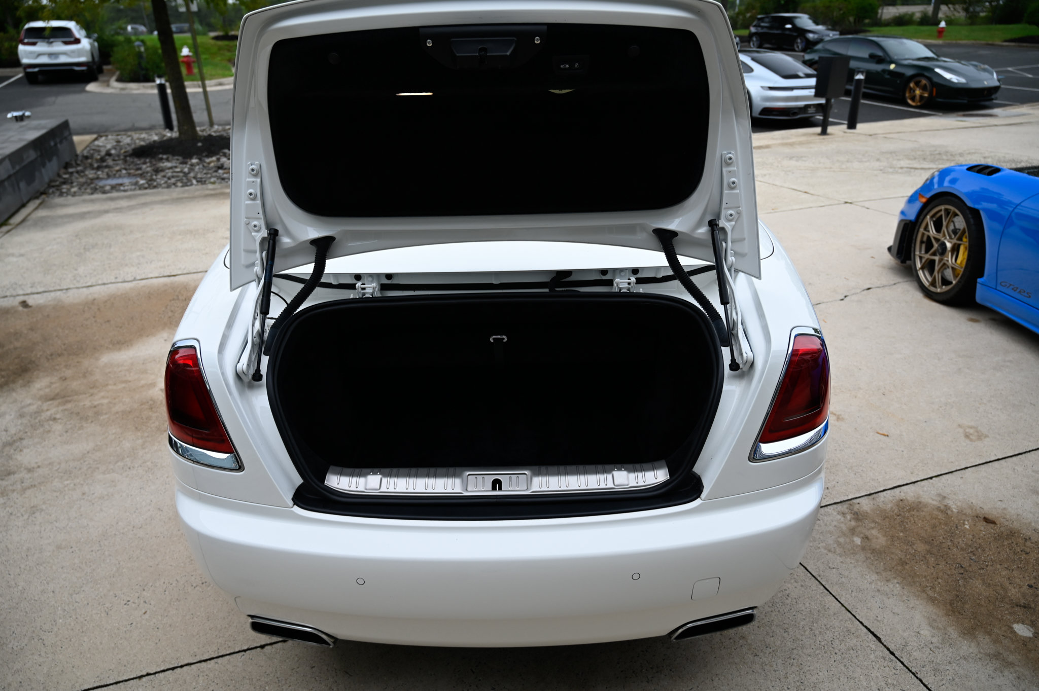 Used 2018 Rolls-Royce Dawn RWD image 37