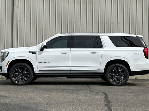 New 2026 GMC Yukon XL Denali w/ Denali Reserve Package AWD/4WD image 7