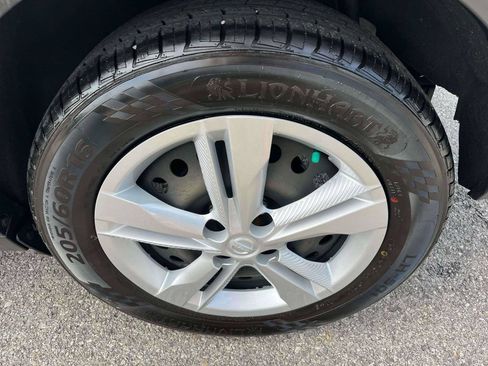 Used 2023 Nissan Kicks S FWD image 34