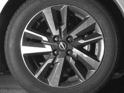 Used 2025 Nissan Versa SV w/ Trunk Package image 13