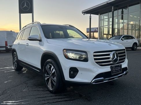 Used 2025 Mercedes-Benz GLB 250 4MATIC image 1