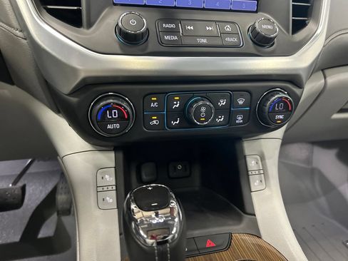 Used 2017 GMC Acadia SLE w/ Driver Alert Package I AWD/4WD image 19