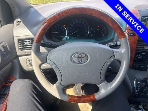 Used 2009 Toyota Sienna XLE image 4