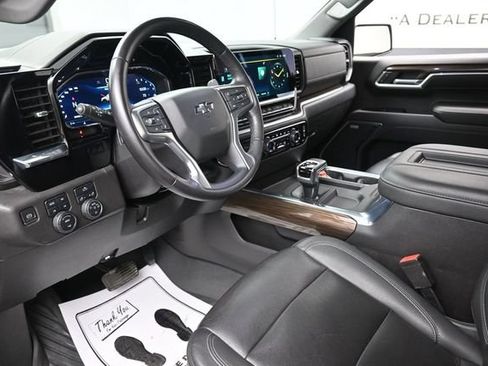 Used 2022 Chevrolet Silverado 1500 LT Trail Boss w/ Convenience Package II AWD/4WD image 19