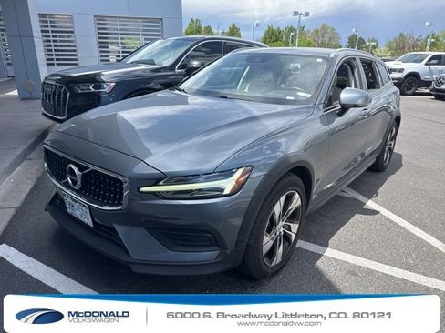 Used 2020 Volvo V60 T5 Cross Country AWD/4WD image 1