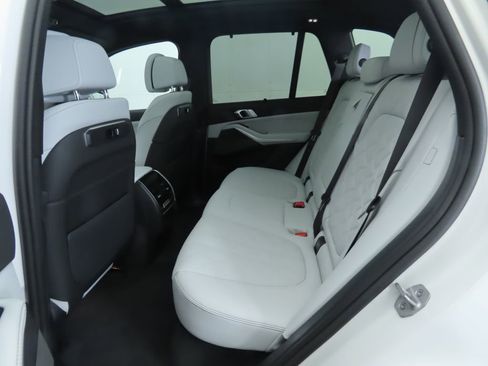 Used 2026 BMW X5 sDrive40i RWD image 23