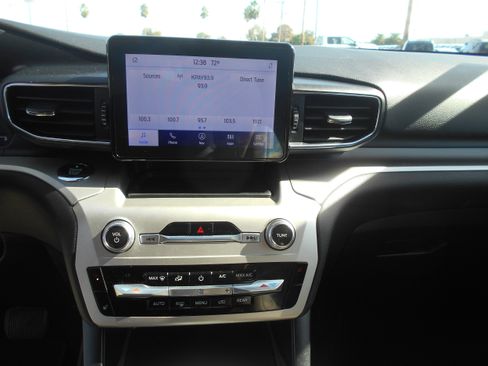 Used 2020 Ford Explorer XLT w/ Equipment Group 202A image 3