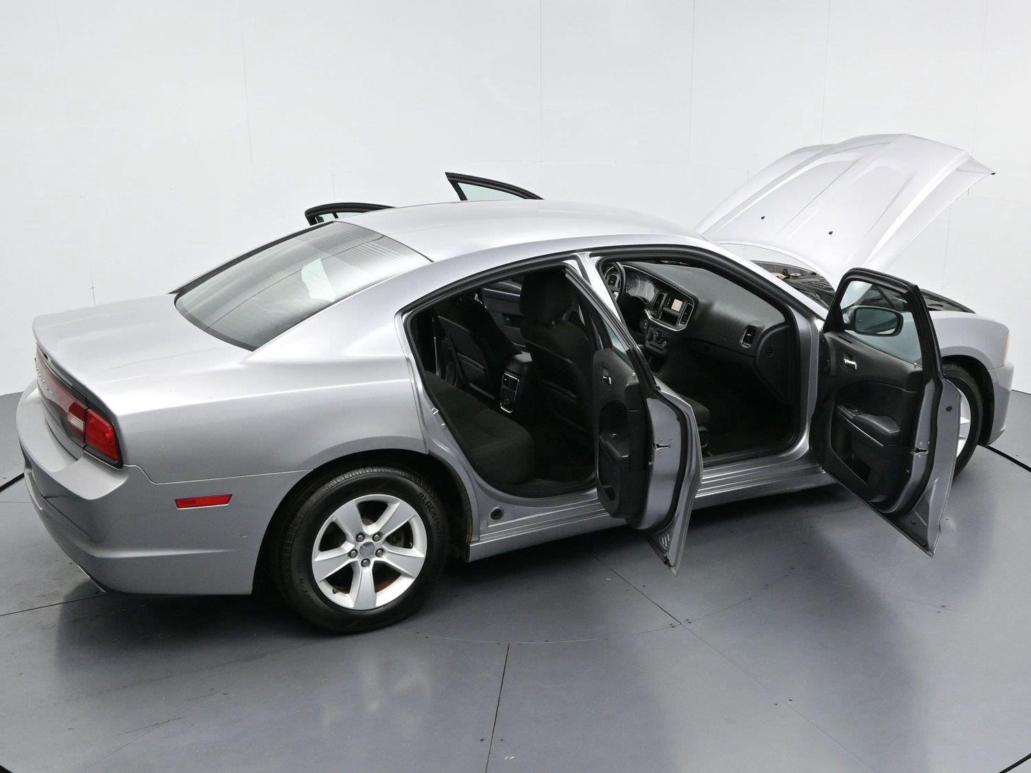 Used 2013 Dodge Charger SE RWD image 33