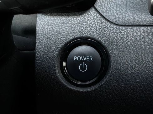 Used 2025 Toyota Camry SE FWD image 28