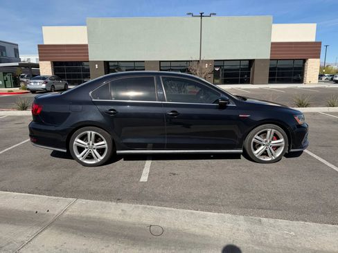Used 2017 Volkswagen Jetta GLI image 8