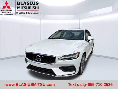 Used 2019 Volvo S60 T5 Momentum w/ Multimedia Package FWD image 3