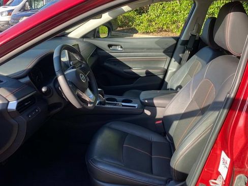 Used 2022 Nissan Altima 2.5 SR FWD image 11