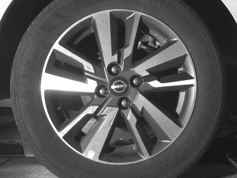 Used 2025 Nissan Versa SV FWD image 18