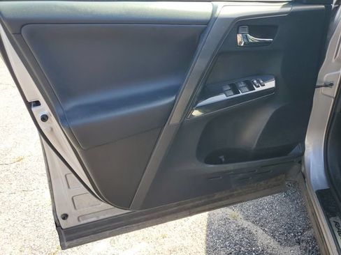 Used 2017 Toyota RAV4 SE FWD image 8