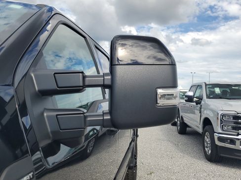 New 2026 Ford F250 Lariat w/ Black Appearance Package image 5