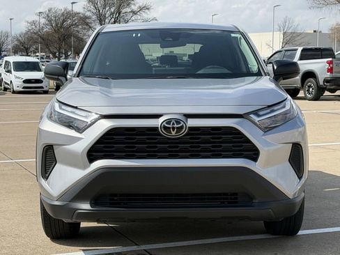 Used 2025 Toyota RAV4 LE image 8