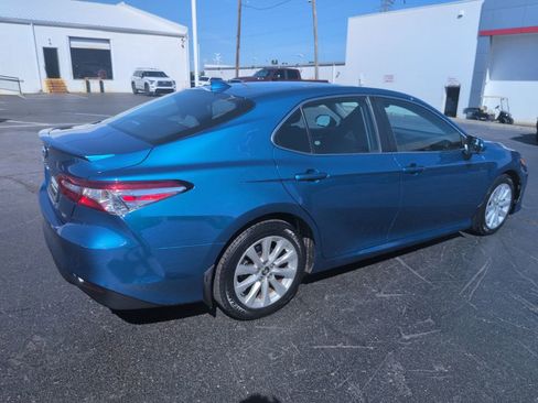 Used 2020 Toyota Camry LE w/ Convenience Package FWD image 5