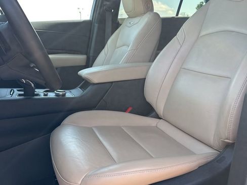 Used 2025 Cadillac XT4 Premium Luxury FWD image 11