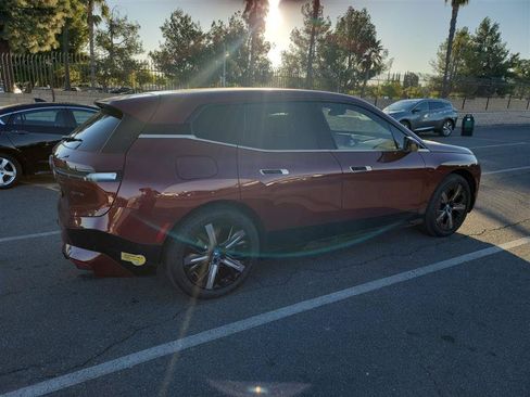 Used 2022 BMW iX xDrive50 w/ Premium Package AWD/4WD image 4
