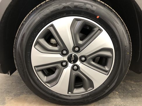 Certified 2022 Kia Niro LX image 20