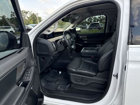 Used 2025 Ford Expedition Max Platinum AWD/4WD image 10