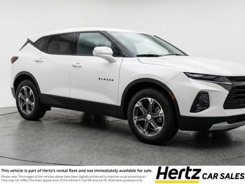 Used 2025 Chevrolet Blazer LT image 1