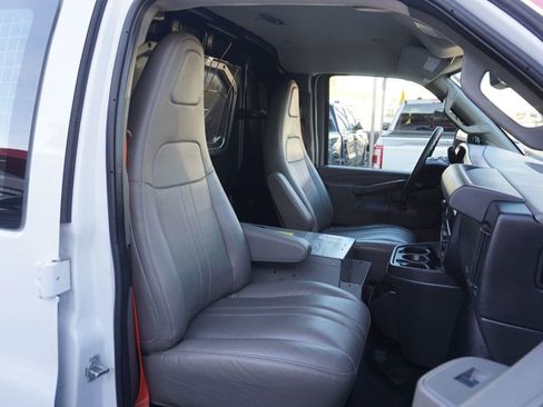 Used 2018 Chevrolet Express 2500 w/ Driver Convenience Package image 21