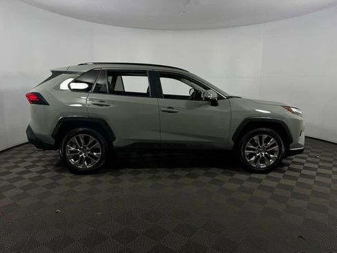 Used 2022 Toyota RAV4 XLE Premium image 10