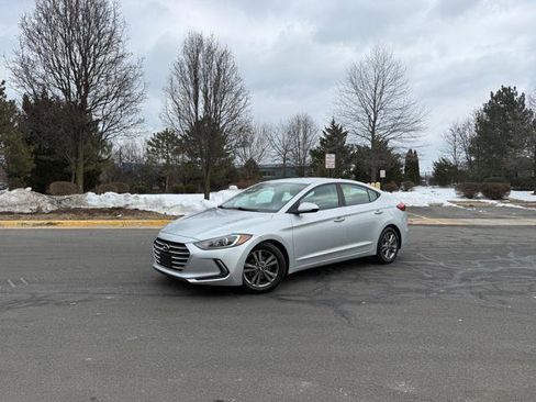Used 2017 Hyundai Elantra SE w/ SE A/T Tech Package 03 image 1
