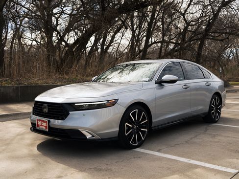 Used 2023 Honda Accord Touring image 5