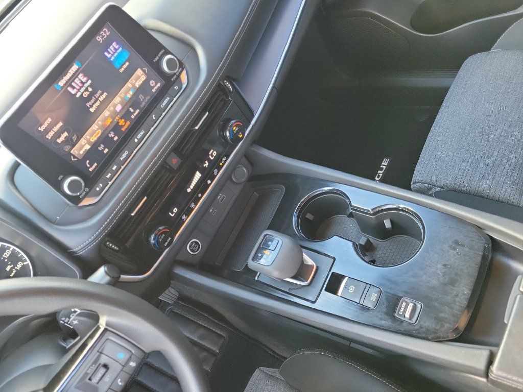 Used 2021 Nissan Rogue SV FWD image 37