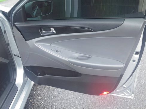 Used 2014 Hyundai Sonata SE w/ Premium Package 04 FWD image 14