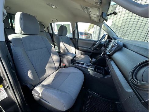Used 2017 Toyota Tacoma SR image 15