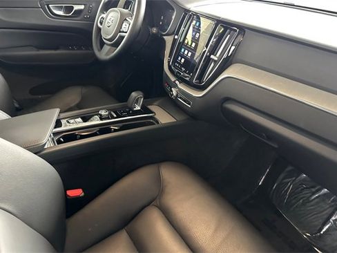 Used 2025 Volvo XC60 B5 Plus image 18