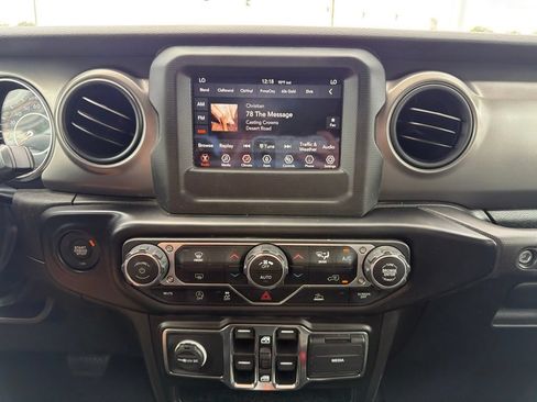 Used 2022 Jeep Gladiator Sport AWD/4WD image 31