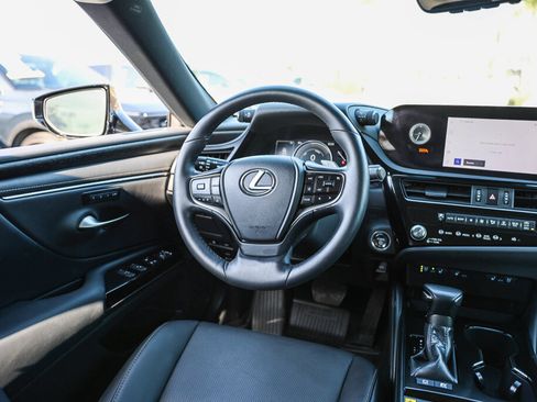 Used 2025 Lexus ES 300h w/ Premium Package FWD image 5