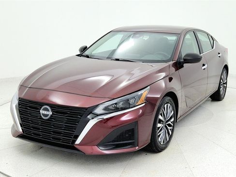 Used 2025 Nissan Altima 2.5 SV image 8